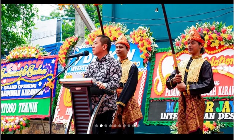 Sambutan Bupati Karawang, H. Aep Syaepuloh, S.E. dalam Acara Peresmian Rumah Makan Payakumbuah. (Sumber: Instagram.com/padangpayakumbuah)