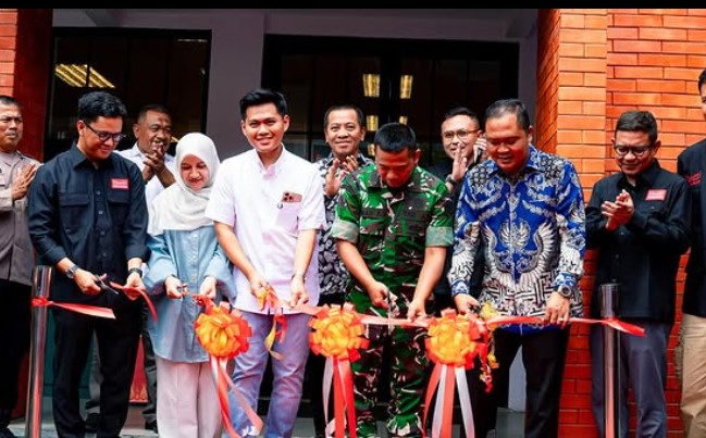 Peresmian Rumah Makan Payakumbuah Karawang. (Sumber: Instagram.com/padangpayakumbuah)