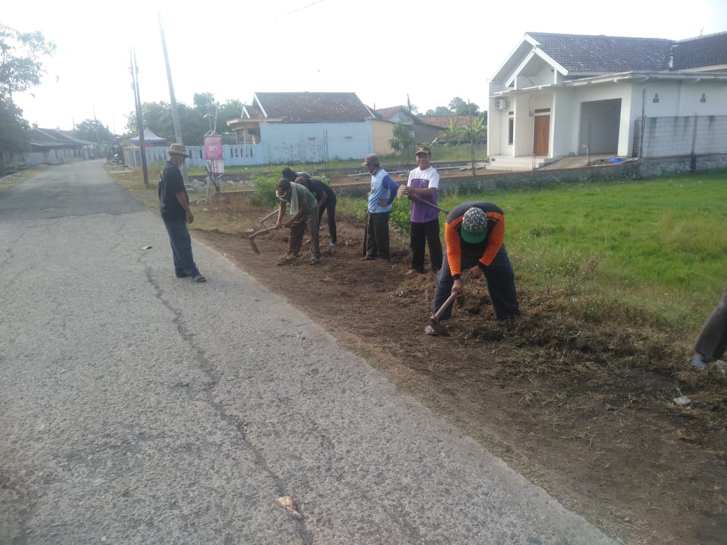 Doc istimewa: kegiatan gotong royong Jumat bersih warga desa sindangsari