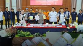 Keterangan Poto: Polres Metro Bekasi saat Konferensi Pers Produksi dan Penjualan Skincare Palsu
