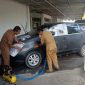 Saat melakukan diwaktu senggang melakukan perawatan kendaraan dinas 