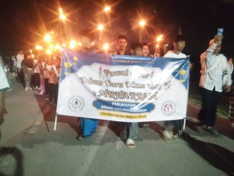 Doc istimewa: masyarakat Kedungwaringin menyambut tahun baru islam 1447H gelar pawai obor dan doa bersama