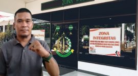 Keterangan Poto: Ketua umum Getar Indonesia Victor Edison S.H, memberikan apresiasi kepada Kejagung dan Kejari Karawang