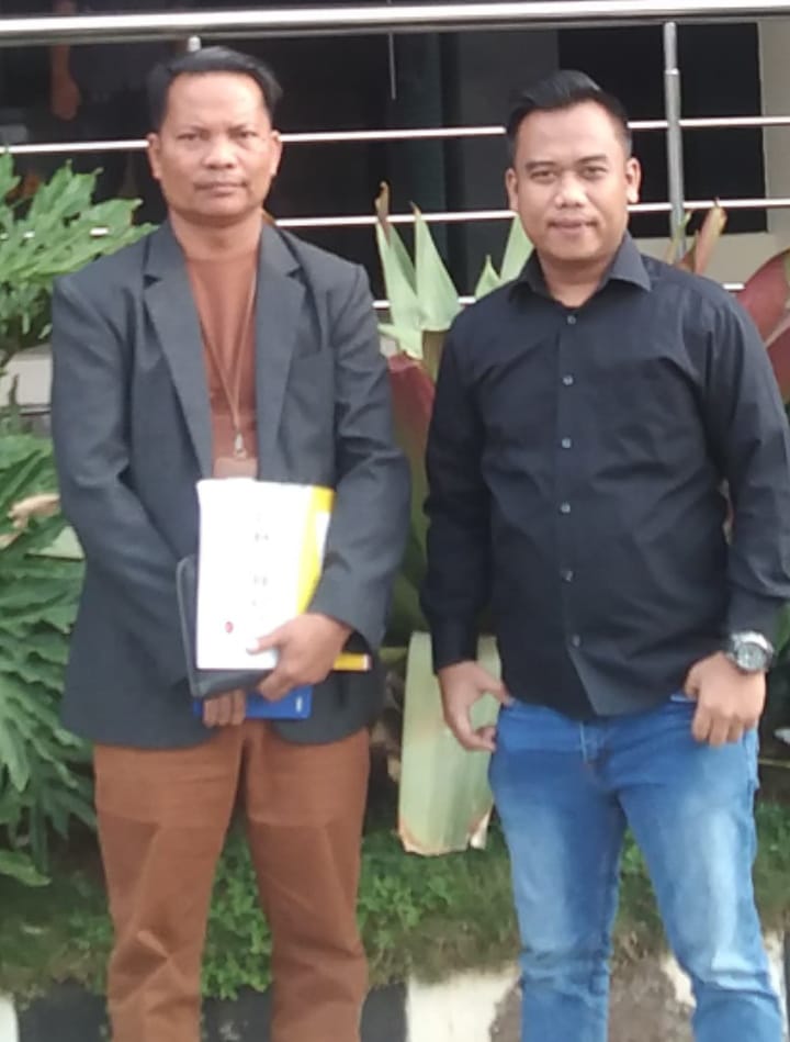 Advokat Tamrin, SH., MH, bersama suami korban penyekapan 
