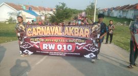 Keterangan Poto : Warga Perumahan Griya Restu gelar karnaval Akbar memperingati Kemerdekaan HUT RI ke-80