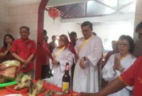 Keterangan Poto : Sian Dji Kupoh Karawang melaksanakan ritual persembahyangan cioko (doc istimewa)