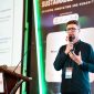 Alexander Popovskiy, CEO Yandex Search International memberikan pidato kunci pada acara AI Innovation Summit (AIIS) 2025 di Jakarta pada tanggal 16/09