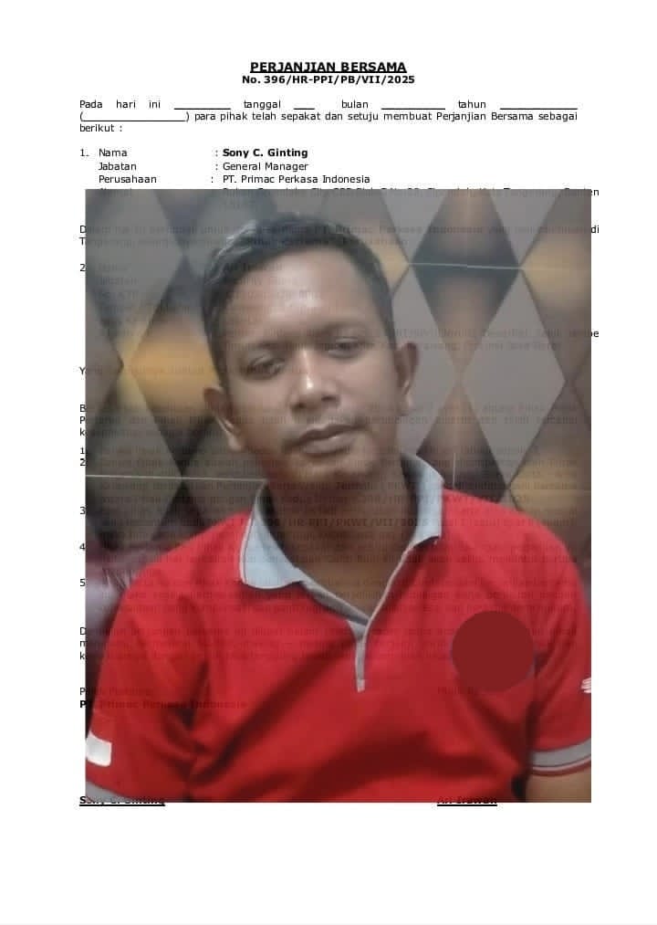 Keterangan Poto: (Ari irawan) saat diwawancarai dugaan pemutusan kerja oleh PT Primac Perkasa Indonesia