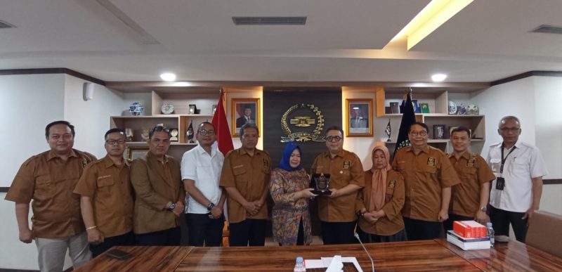 Keterangan Poto: Pengurus Asosiasi Media Konvergensi Indonesia (AMKI) Pusat saat audiensi dengan Sekretaris Jenderal (Sekjen) MPR RI, Siti Fauziah, di Gedung MPR/DPR RI, Senayan Jakarta