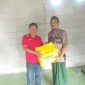 Keterangan Poto: saat penyerahan kain kapan untuk warga Bunut desa Karangsambung dari para donatur