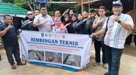 Keterangan Poto: Pengrus (BUMDes) Rahayu Desa Cikampek timur saat menyelenggarakan kegiatan Bimbingan Teknis (Bimtek) Peternakan Domba