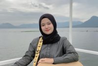 Keterangan Poto: Ratna Juwita bidan muda rumah sakit izza yang mempunyai bakat seni musik