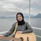 Keterangan Poto: Ratna Juwita bidan muda rumah sakit izza yang mempunyai bakat seni musik