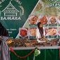 Keterangan Poto: Ela Nurlaelasari owner warung nasi prasmanan samara saat peresmian gunting pita grand opening