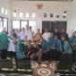 keterangan Poto: Santo Kepala Desa Cengkong saat menyatakan pengunduran dirinya di rapat minggon dihadapan perangkat desa, Badan Permusyawaratan Desa (BPD), perwakilan Kecamatan Purwasari, tokoh masyarakat, serta lembaga desa