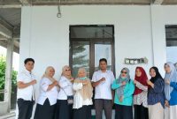 Keterangan Poto: Dinas kesehatan Bekasi melalui Puskesmas Kecamatan Kedungwaringin memberikan pelayanan kesehatan gratis pasca banjir di perum Grand Kedung Waringin