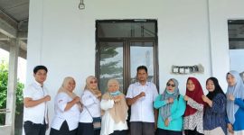 Keterangan Poto: Dinas kesehatan Bekasi melalui Puskesmas Kecamatan Kedungwaringin memberikan pelayanan kesehatan gratis pasca banjir di perum Grand Kedung Waringin