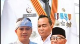 Keterangan Poto: kebersamaan panitia acara silaturahmi Akbar pers 2026 dengan bupati Karawang (istimewa)