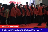 Keterangan Poto: penampilan spektakuler paduan suara candra gemilang sman 5 Karawang (doc istimewa LK)