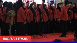 Keterangan Poto: penampilan spektakuler paduan suara candra gemilang sman 5 Karawang (doc istimewa LK)