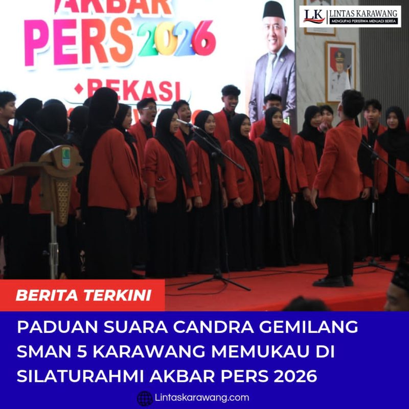 Keterangan Poto: penampilan spektakuler paduan suara candra gemilang sman 5 Karawang (doc istimewa LK)