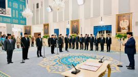 Keterangan Poto: Presiden Prabowo Subianto didampingi Wakil Presiden Gibran Rakabuming Raka secara resmi melantik sejumlah pejabat negara untuk sisa masa jabatan periode 2024–2029