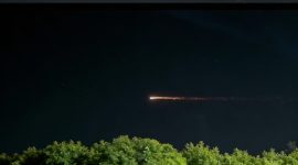 Gambar: Fenomena cahaya melintas dilangit Indonesia (video amatir)