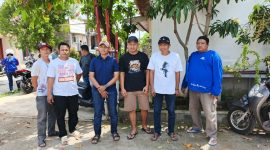 Keterangan Poto: para korban dugaan investasi bodong berdatangan ke rumah pasutri di perumahan BMP karawang