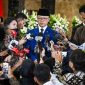 Keterangan Poto: Menteri Luar Negeri Sugiono menyampaikan keterangannya kepada awak media di Bandar Udara Internasional Soekarno Hatta, Tangerang, pada Sabtu, 4 April 2026. (Foto: BPMI Setpres