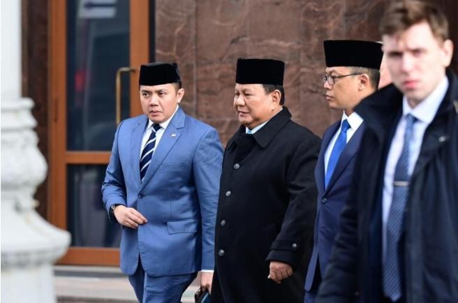 Keterangan Poto: Sekretaris Kabinet (Seskab) Teddy Indra Wijaya mendampingi Presiden Prabowo Subianto pada kunjungan kenegaraan di Moskow Rusia