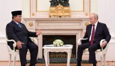 Keterangan Poto: Presiden Indonesia Prabowo Subianto berkunjung ke Rusia membahas bilateral dengan Presiden Federasi Rusia Vladimir Putin di Istana Kremlin Rusia