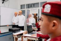 Keterangan Poto: Saifullah Yusuf Menteri Sosial melakukan kunjungan ke Sekolah Rakyat Menengah Pertama (SRMP)