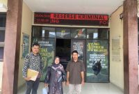 Keterangan Poto: Iwan Gunawan S.H Direktur LBH Lintas Buana Nusantara saat mendampingi Klien di Polres Karawang (doc.istimewa)