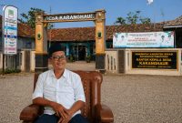 Keterangan Poto: Juhendi Sulaeman Kepala Desa Karanghaur menyatakan kesiapan untuk kembali maju dalam kontestasi pilkades mendatang