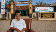 Keterangan Poto: Juhendi Sulaeman Kepala Desa Karanghaur menyatakan kesiapan untuk kembali maju dalam kontestasi pilkades mendatang