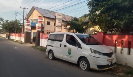 Poto: Kendaraan Operasional milik Desa Rangdumulya Mangkrak di depan Kantor Desa