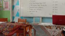 Keterangan Poto: Rincian biaya di papan informasi SDN 1 Karawang Wetan