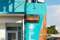 Keterangan Poto: Media Reklame milik Klinik Lamaran dipasang di tiang listrik milik PLN