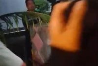 Keterangan Poto: warga tirtasari saat aksi protes ke ponpes At-Taubah atas dugaan pencabulan