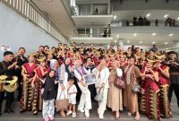 Keterangan Poto: Padus Candra Gemilang SMAN 5 Karawang juara favorit di bidang seni paduan suara dalam ajang The 20th National Folklore Festival (NFF)