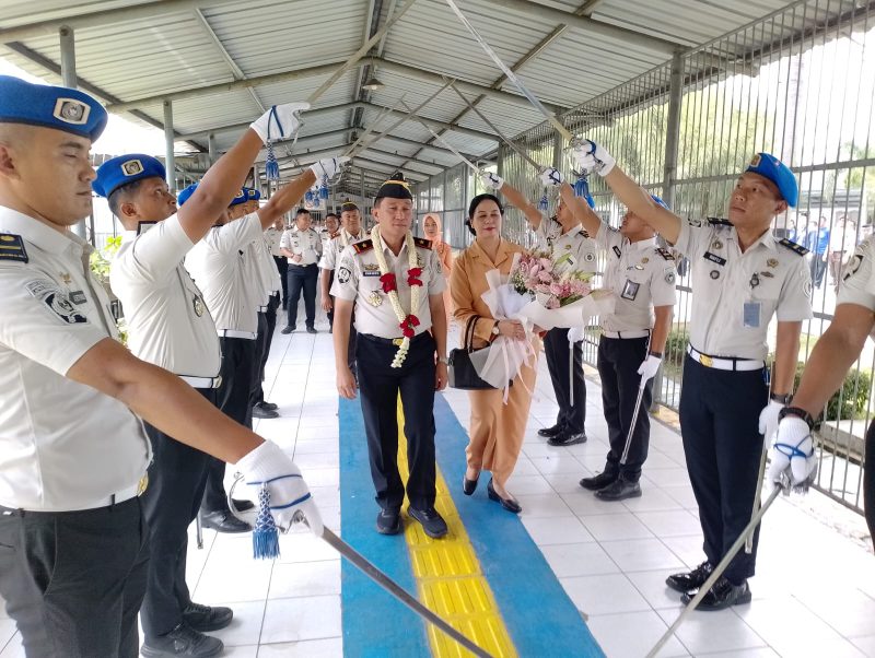 Keterangan Poto: Ma’ruf Prasetyo Hadianto resmi diperkenalkan sebagai Kepala Lapas Karawang yang baru, menggantikan Christo Victor Nixon Toar