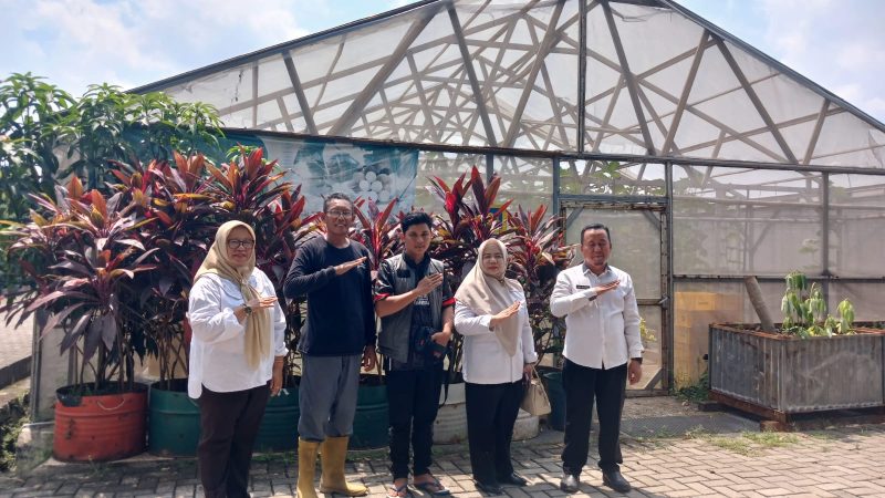 Keterangan Poto: Dinas Pertanian Karawang kunjungan ke Kebun Glenmore yang dikelola Yayasan KERSA