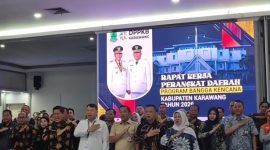 Keterangan Poto: Aep Syaepuloh Bupati Karawang saat menghadiri Rapat Kerja Daerah (Rakerda)