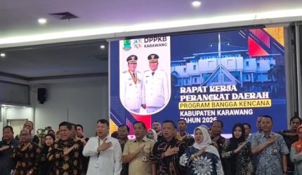 Keterangan Poto: Aep Syaepuloh Bupati Karawang saat menghadiri Rapat Kerja Daerah (Rakerda)