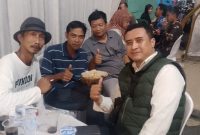 Keterangan Poto: Indra Sudrajat lurah palumbonsari saat menghadiri acara undangan warganya