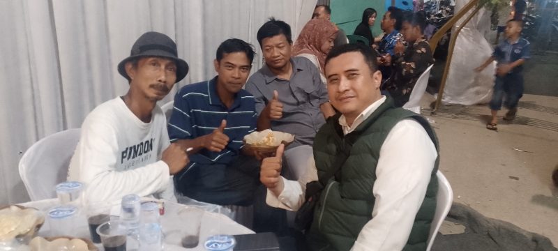 Keterangan Poto: Indra Sudrajat lurah palumbonsari saat menghadiri acara undangan warganya