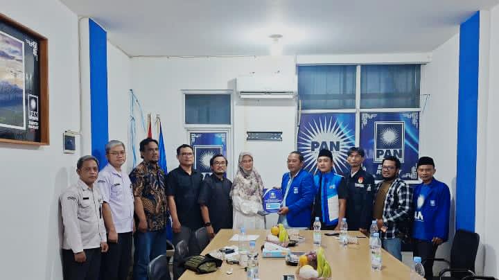 Keterangan Foto: KPU menyambangi DPD PAN Karawang