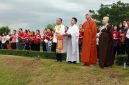 Keterangan Foto: umat Buddha dari tangerang melakukan meditasi religi ke Karawang
