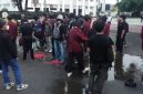 Keterangan Foto: Mahasiswa, Buruh, dan Masyarakat Sipil unjuk rasa di depan Pemda Kabupaten Karawang