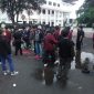 Keterangan Foto: Mahasiswa, Buruh, dan Masyarakat Sipil unjuk rasa di depan Pemda Kabupaten Karawang
